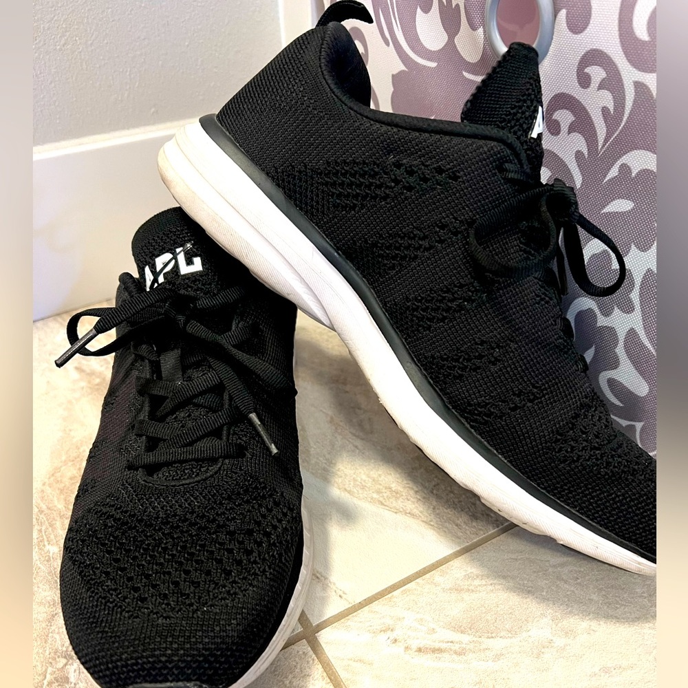 APL Running shoes